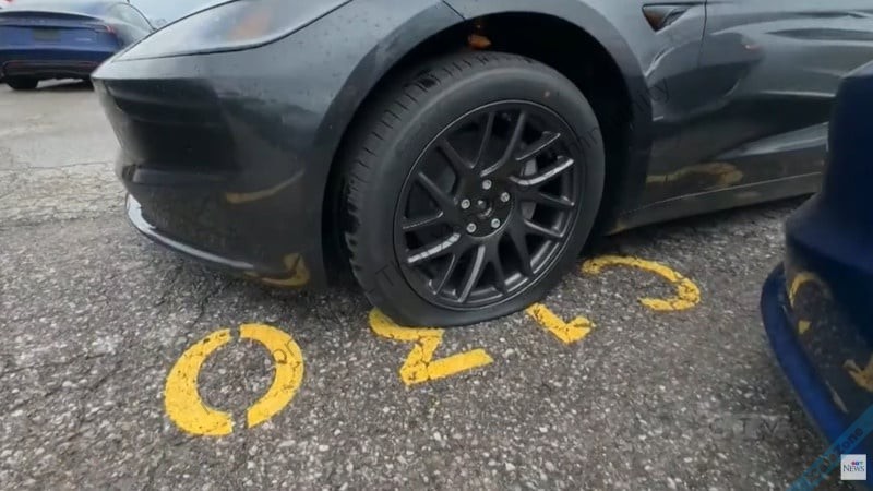 แคนาดาเกิดเหตุประทุษร้ายรถ Tesla ในลานจอดรวดเดียว 80 คัน ขูดรถ ปล่อยลมยาง-1.jpg