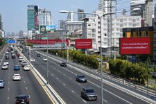 หรือจะมีบริการใหม่เตรียมเปิดตัว แคมเปญป้ายแดงปริศนากลับมา พร้อมคำถาม คุณยังมีความหวังอยู่ไหม-3.jpg หรือจะมีบริการใหม่เตรียมเปิดตัว แคมเปญป้ายแดงปริศนากลับมา พร้อมคำถาม คุณยังมีความหวังอยู่ไหม-3.jpg